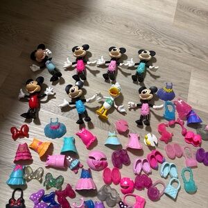 Huge Lot Of 5.5" Minnie/Mickey/Daisy Snap N Style Bowtique Figures & Accessories